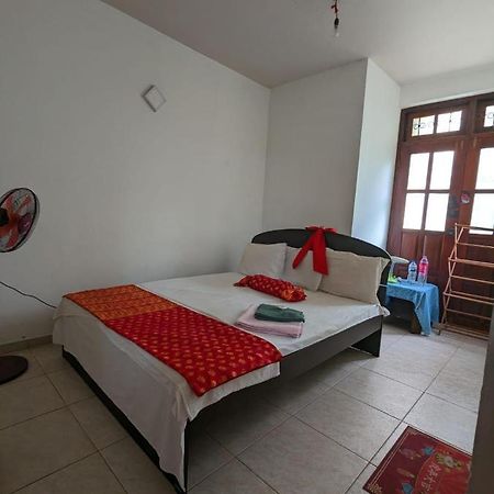Shiranthi Guest House Rajagiriya Esterno foto