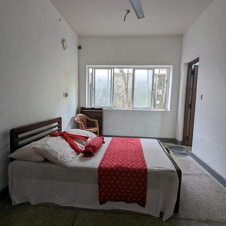 Shiranthi Guest House Rajagiriya Esterno foto