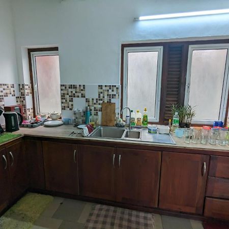 Shiranthi Guest House Rajagiriya Esterno foto