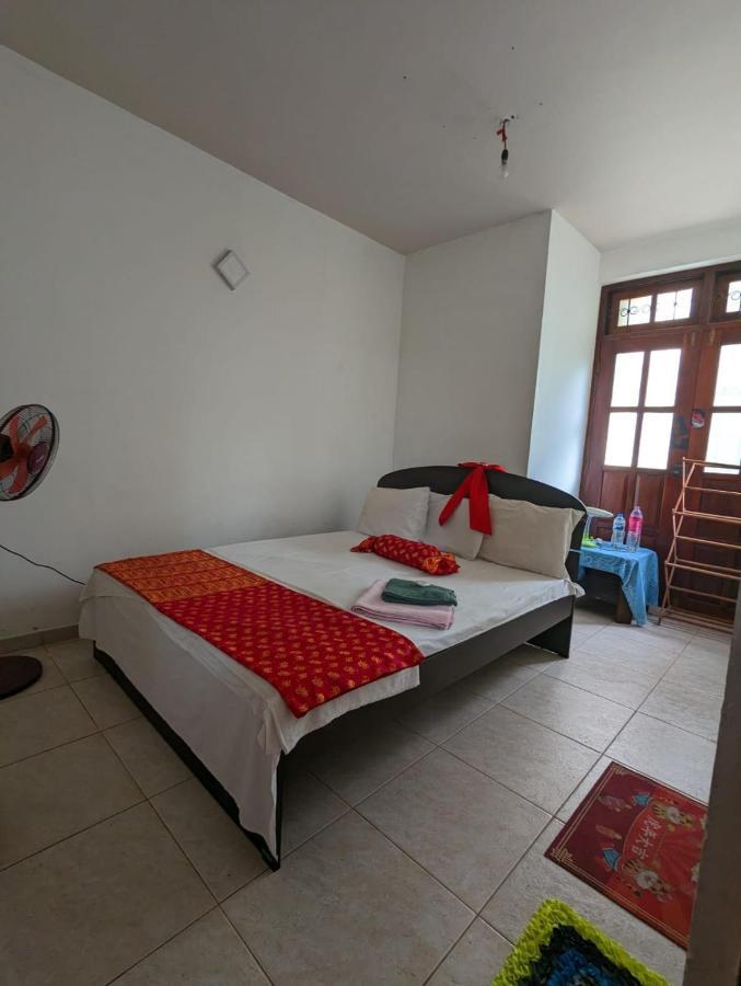 Shiranthi Guest House Rajagiriya Esterno foto
