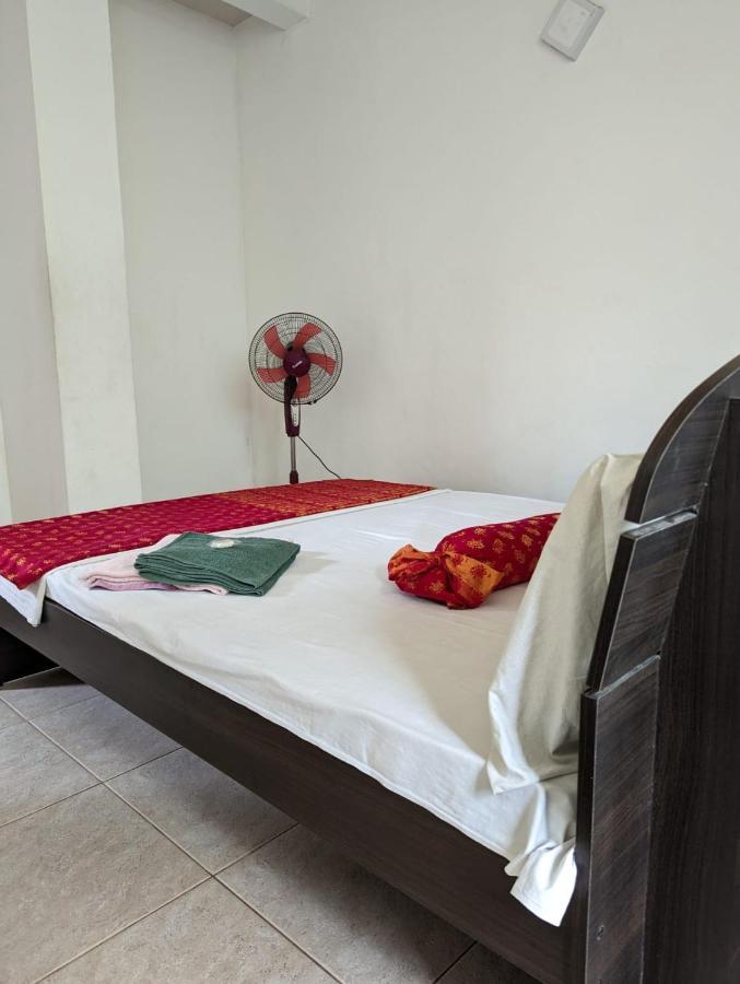 Shiranthi Guest House Rajagiriya Esterno foto