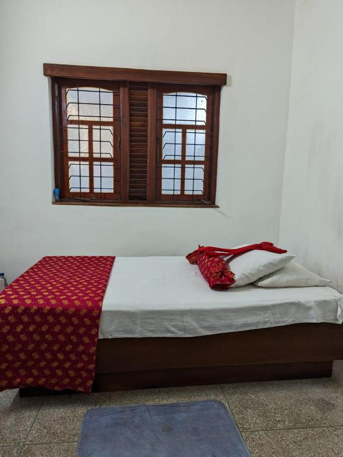 Shiranthi Guest House Rajagiriya Esterno foto