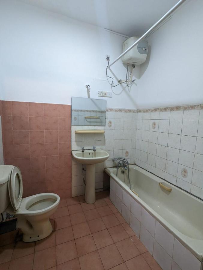 Shiranthi Guest House Rajagiriya Esterno foto