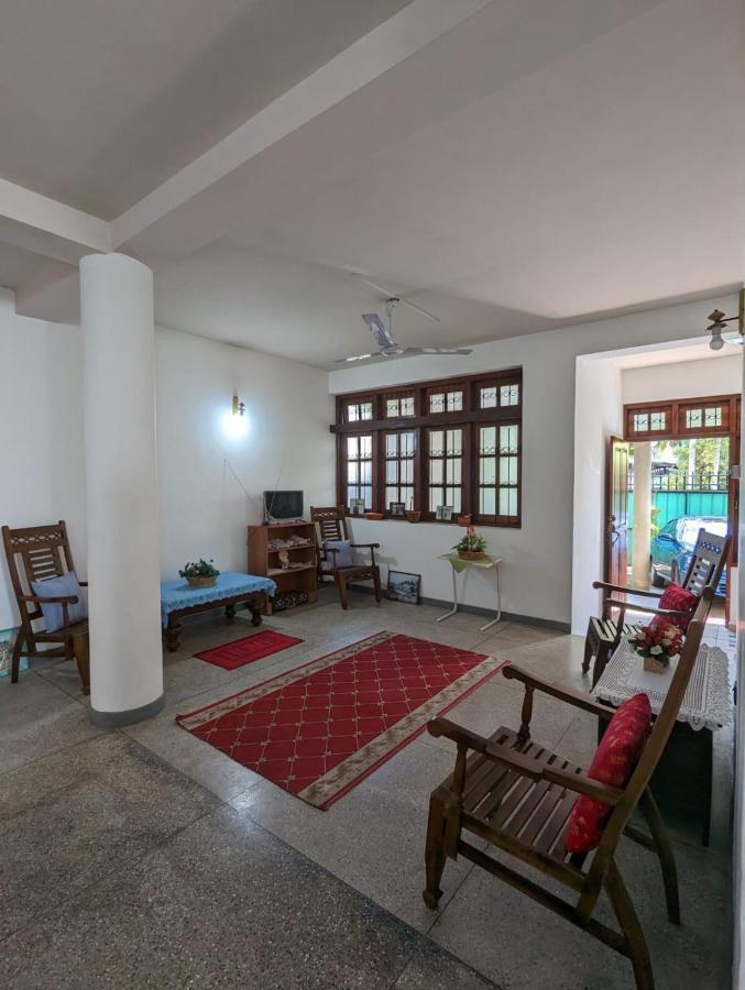 Shiranthi Guest House Rajagiriya Esterno foto
