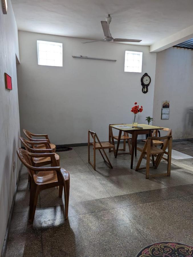 Shiranthi Guest House Rajagiriya Esterno foto