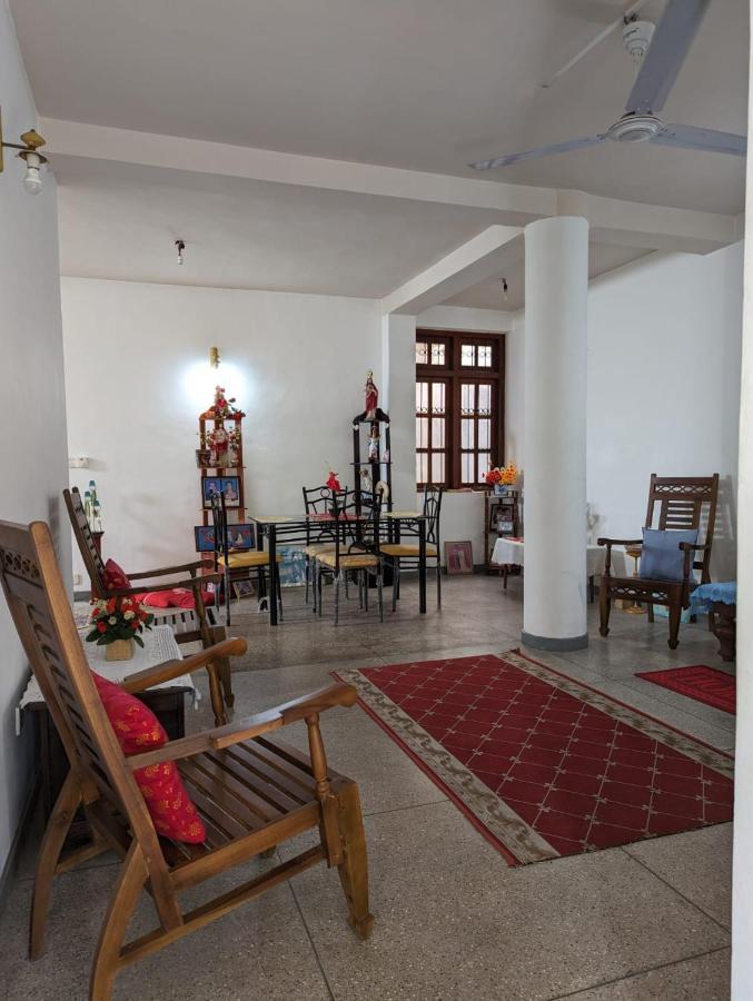 Shiranthi Guest House Rajagiriya Esterno foto